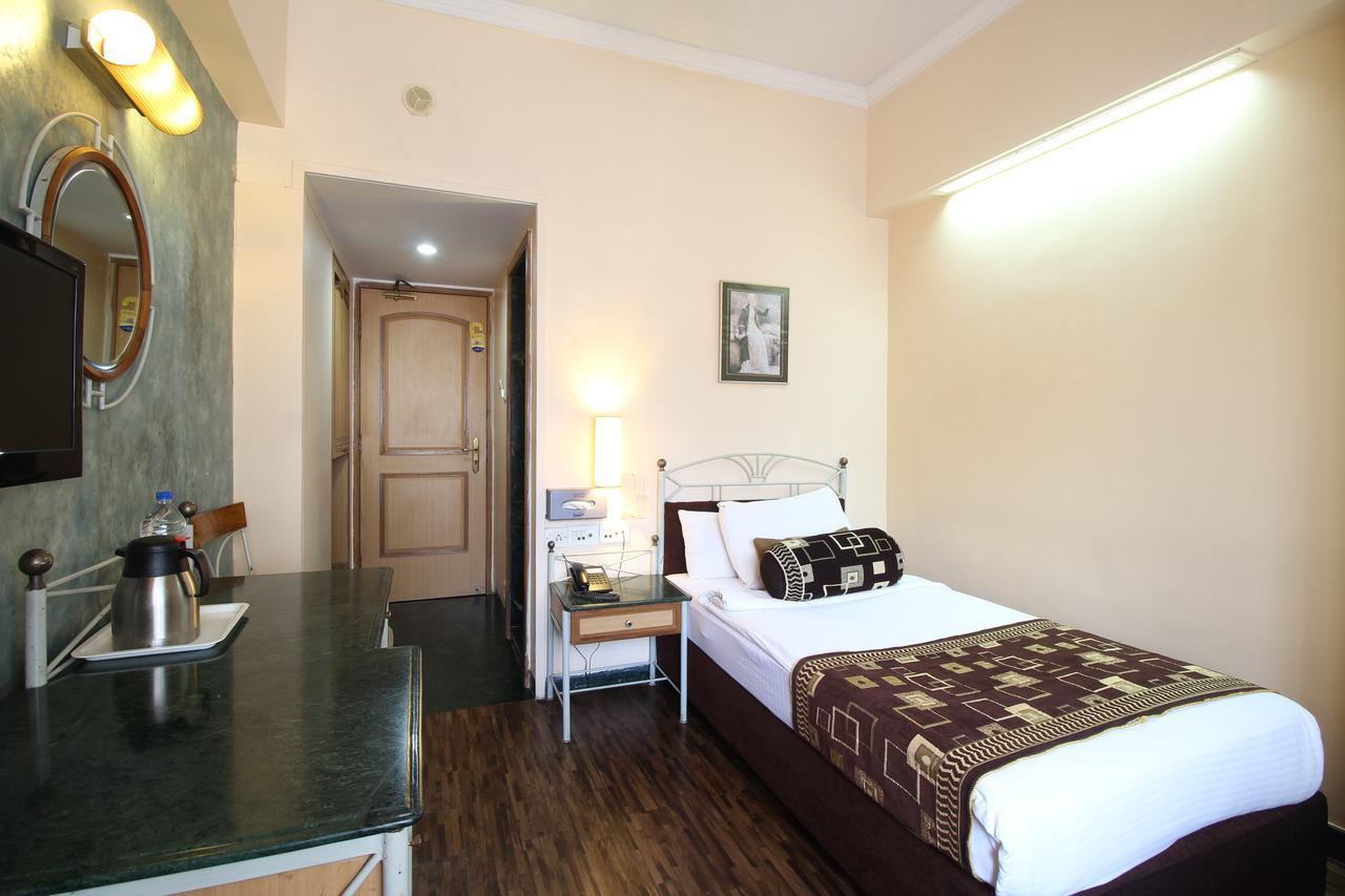Hotel Gurukripa Daman Esterno foto