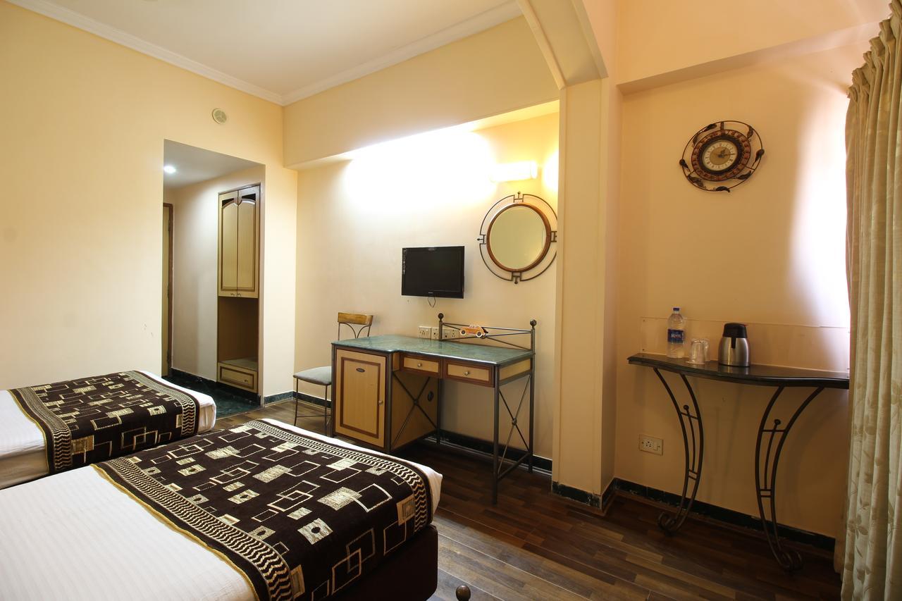 Hotel Gurukripa Daman Esterno foto