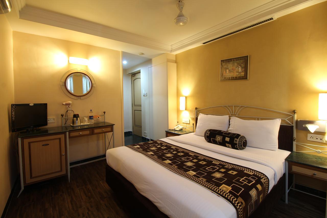 Hotel Gurukripa Daman Esterno foto