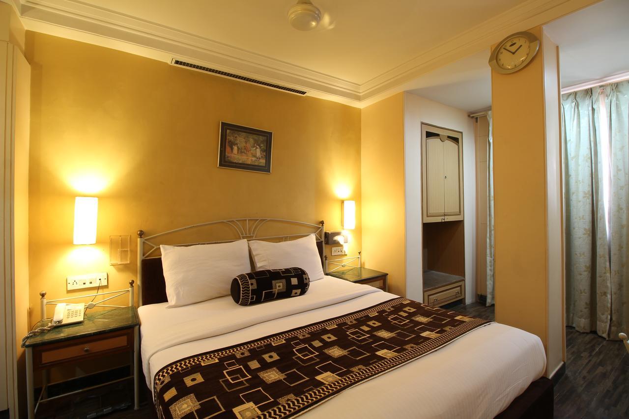 Hotel Gurukripa Daman Esterno foto