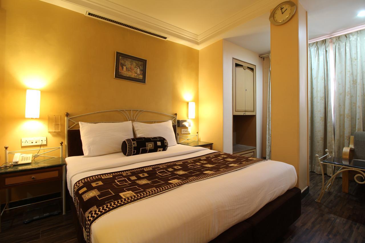 Hotel Gurukripa Daman Esterno foto