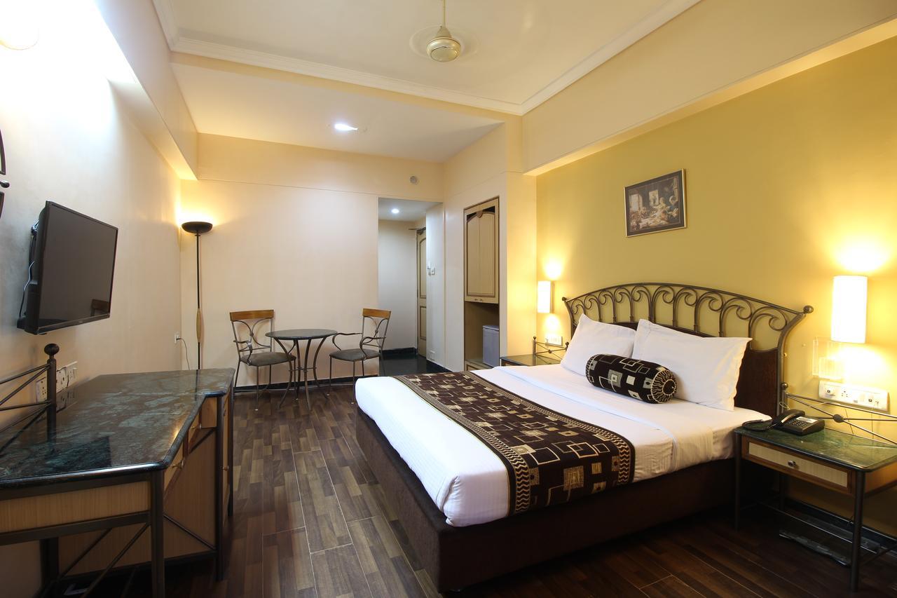 Hotel Gurukripa Daman Esterno foto
