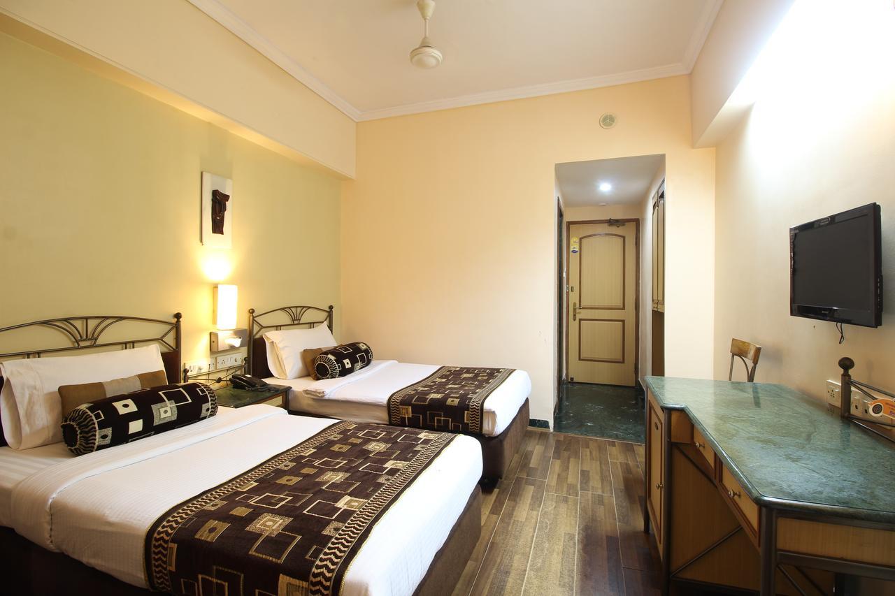 Hotel Gurukripa Daman Esterno foto