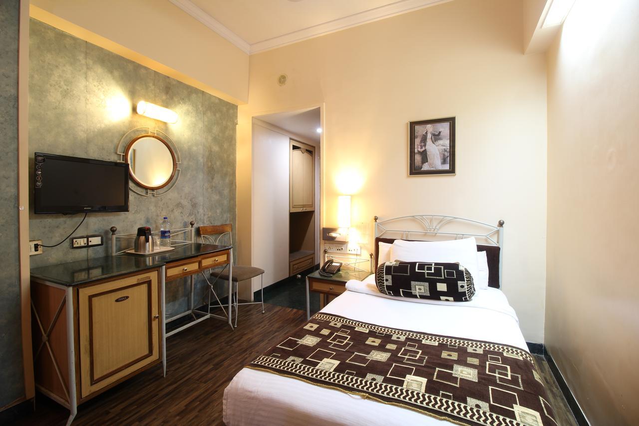 Hotel Gurukripa Daman Esterno foto
