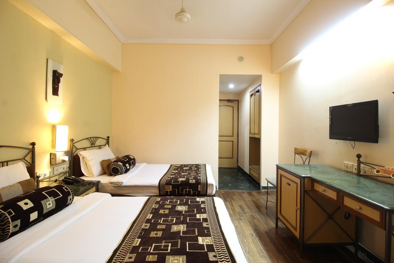 Hotel Gurukripa Daman Esterno foto