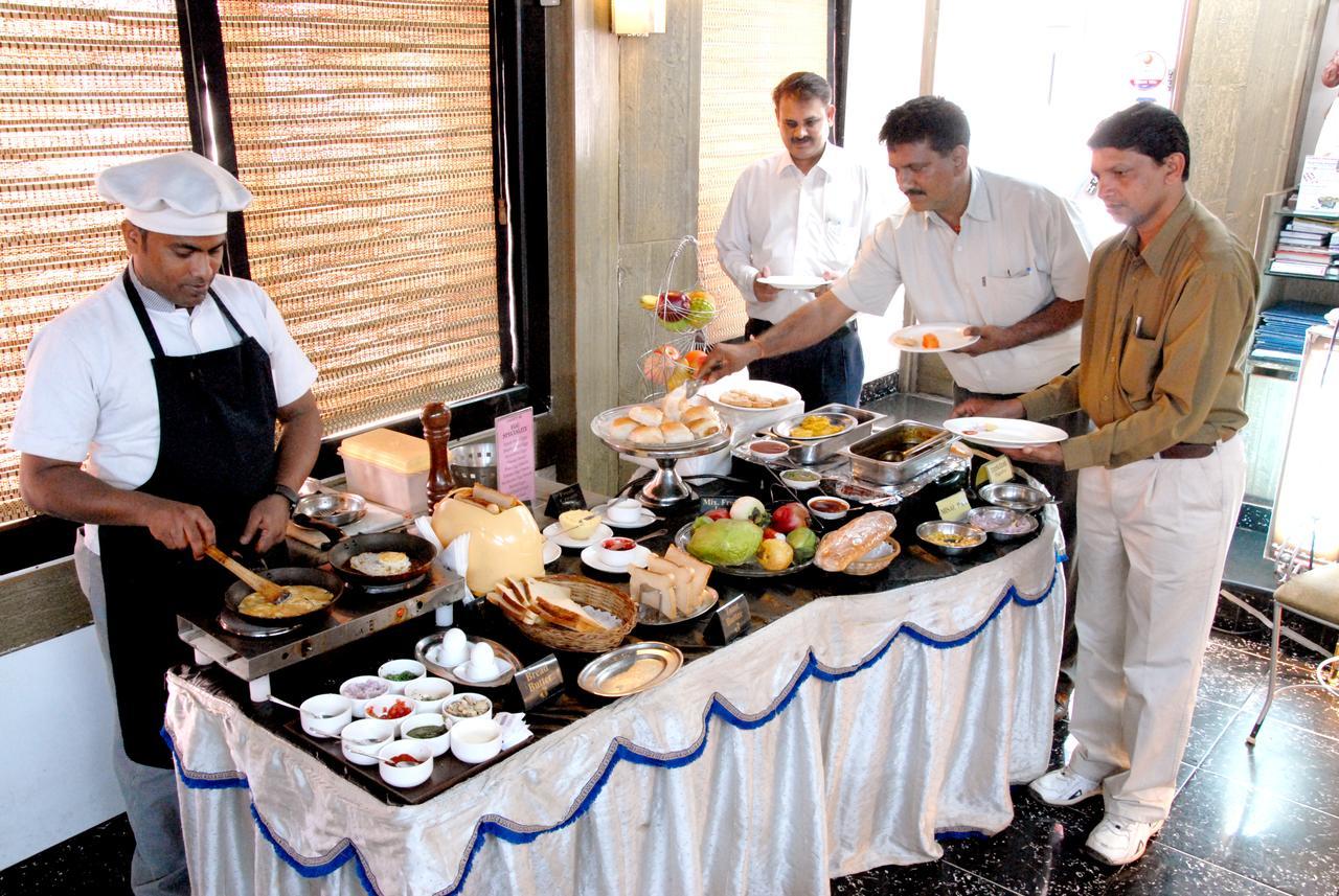 Hotel Gurukripa Daman Esterno foto