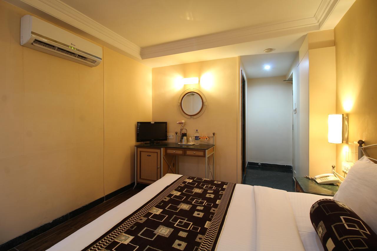 Hotel Gurukripa Daman Esterno foto