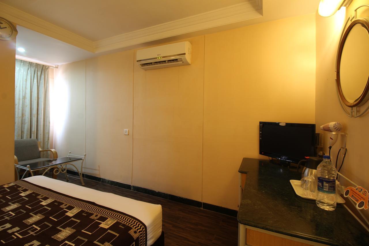 Hotel Gurukripa Daman Esterno foto