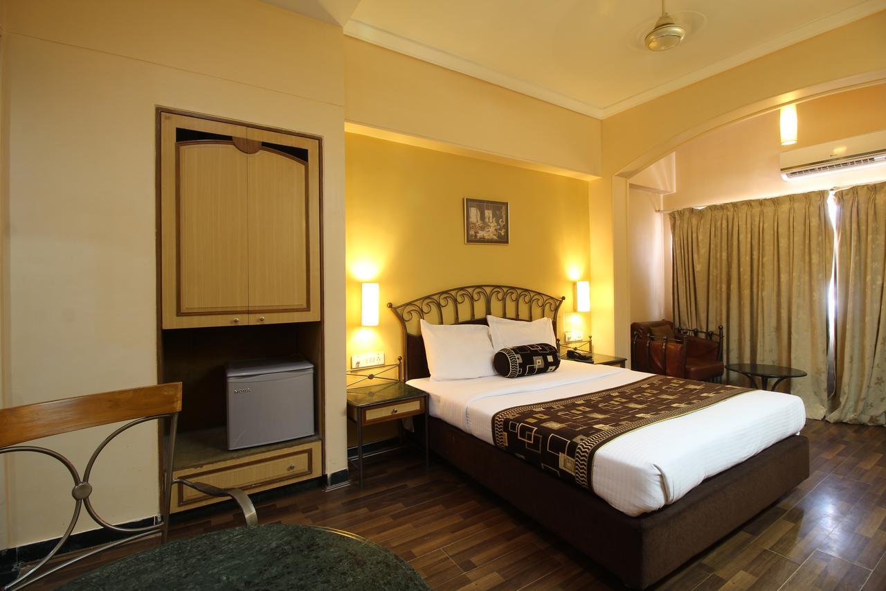 Hotel Gurukripa Daman Esterno foto