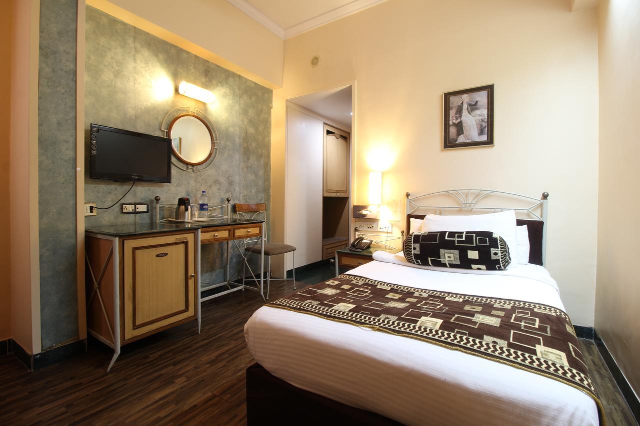 Hotel Gurukripa Daman Esterno foto