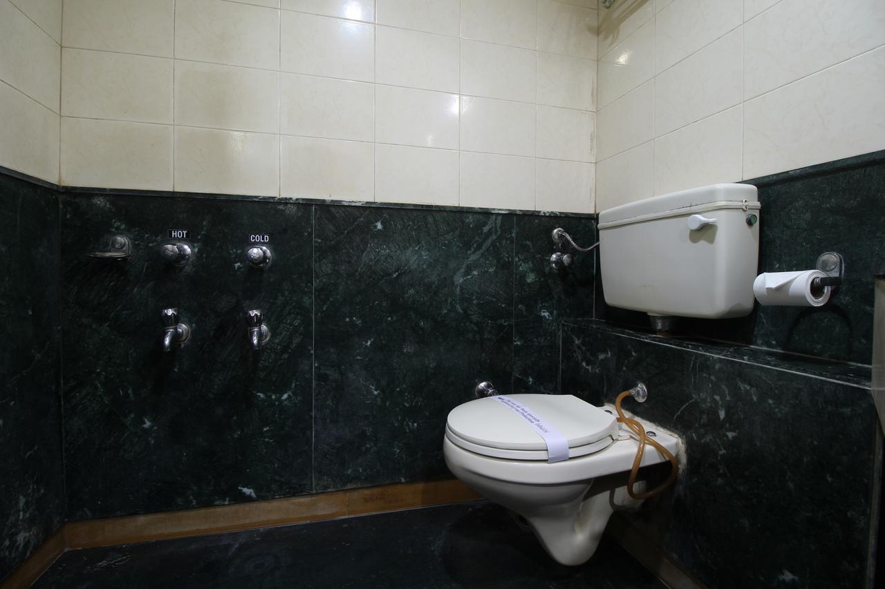 Hotel Gurukripa Daman Esterno foto