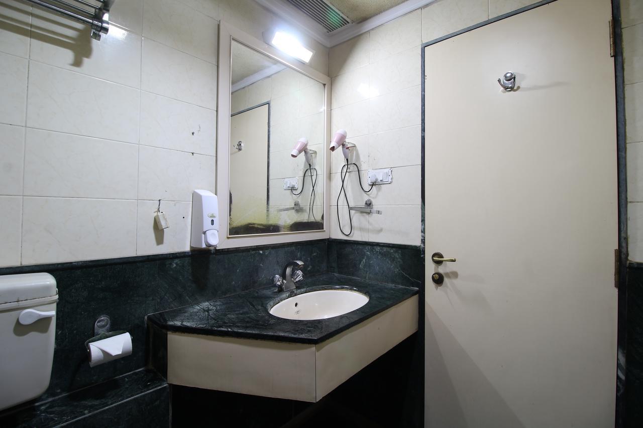 Hotel Gurukripa Daman Esterno foto