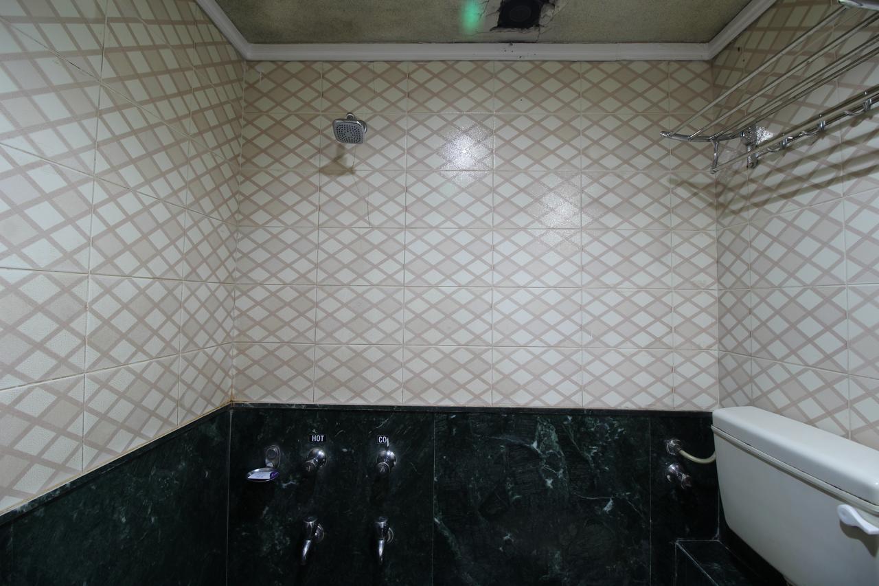 Hotel Gurukripa Daman Esterno foto