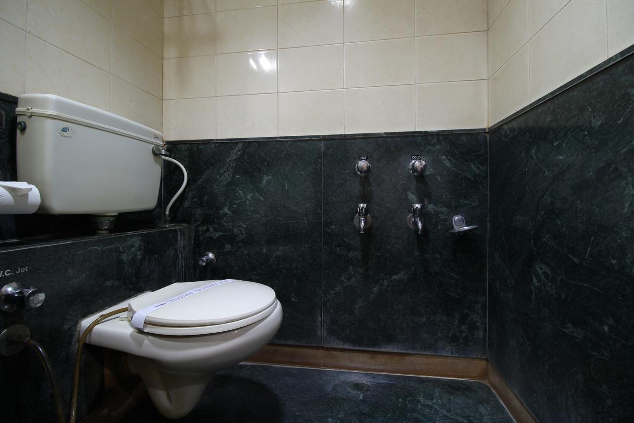 Hotel Gurukripa Daman Esterno foto