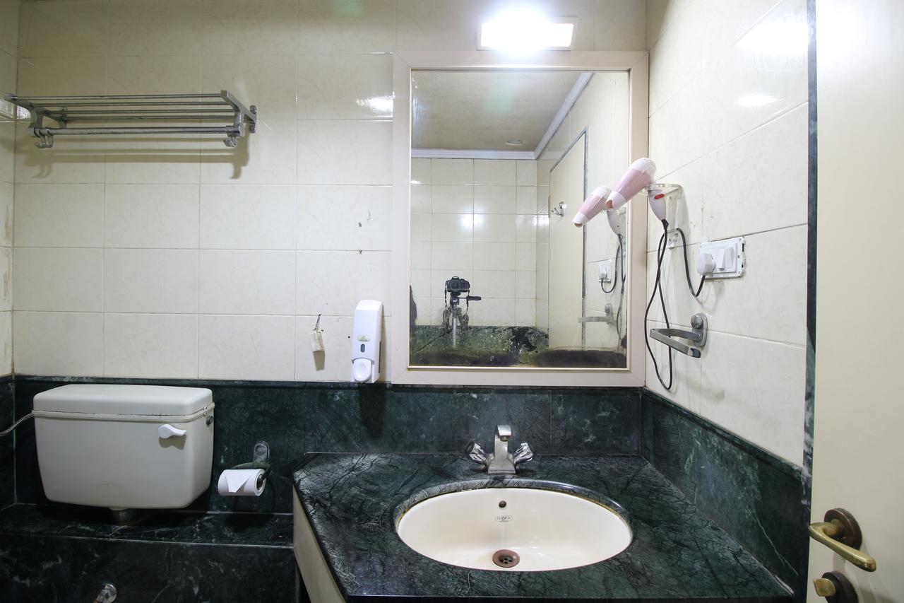 Hotel Gurukripa Daman Esterno foto