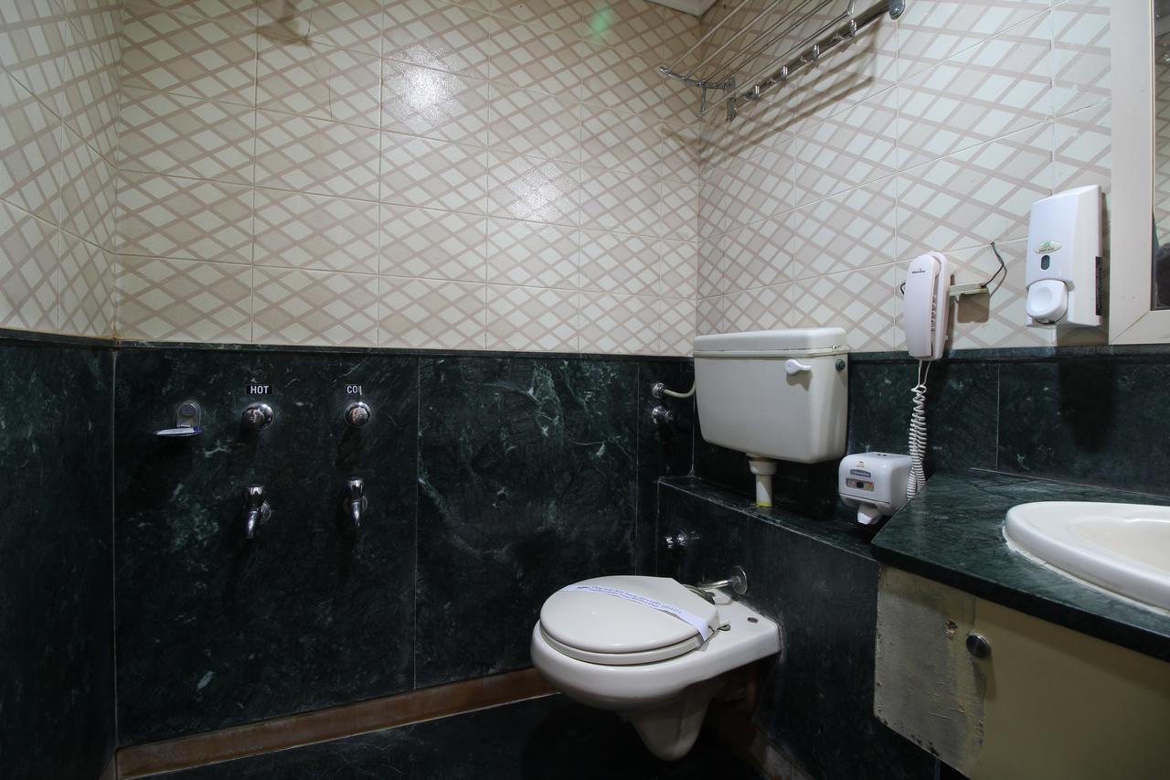 Hotel Gurukripa Daman Esterno foto