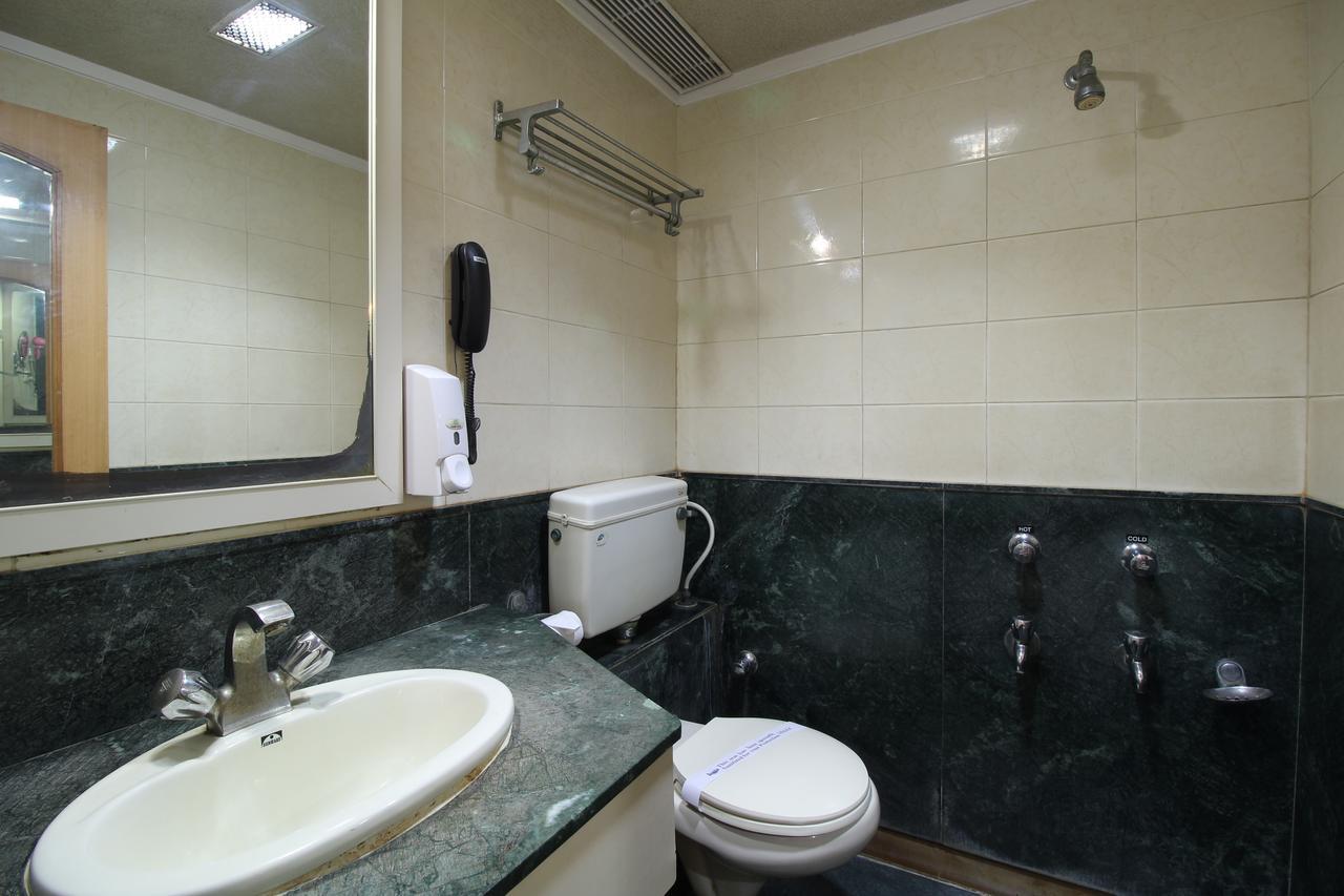 Hotel Gurukripa Daman Esterno foto