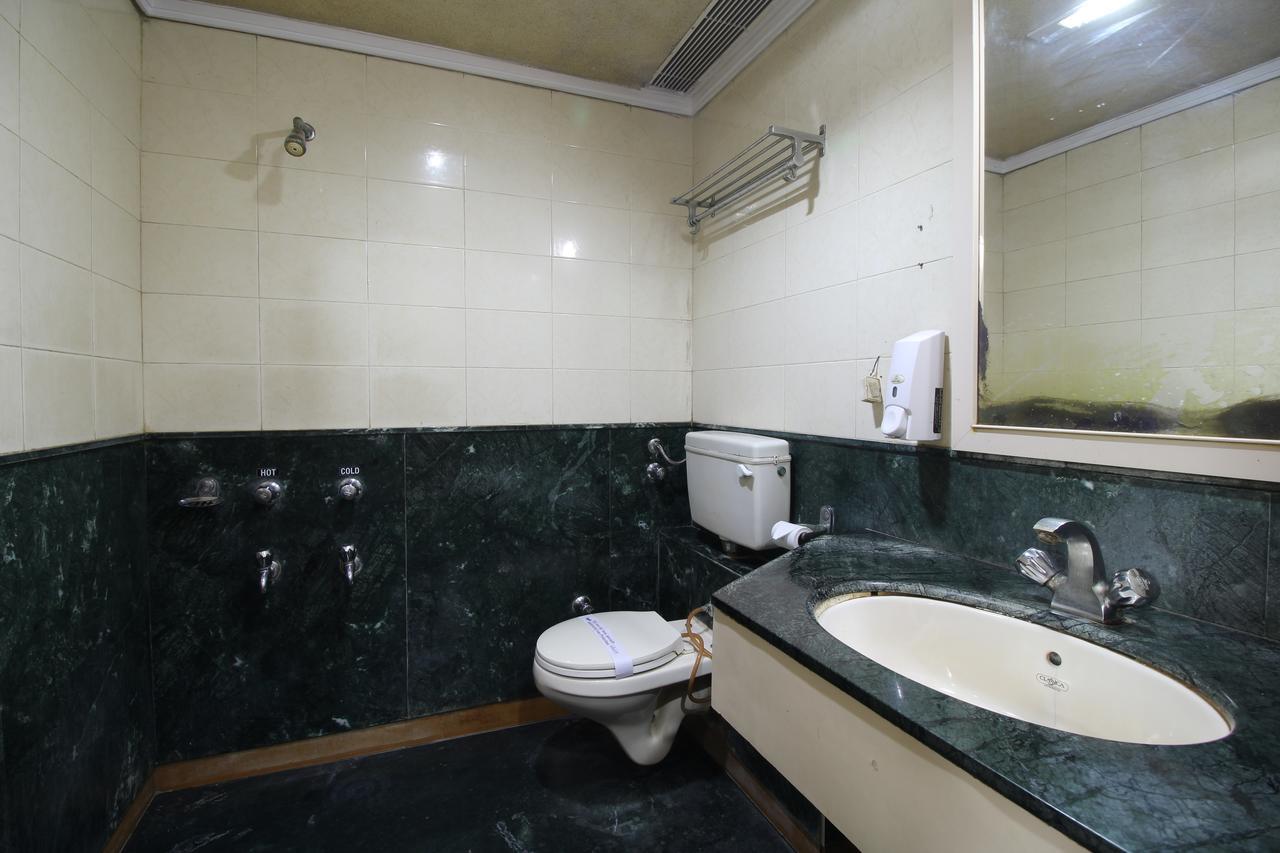 Hotel Gurukripa Daman Esterno foto