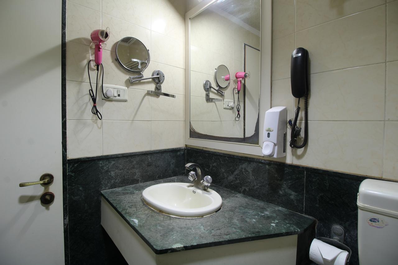 Hotel Gurukripa Daman Esterno foto