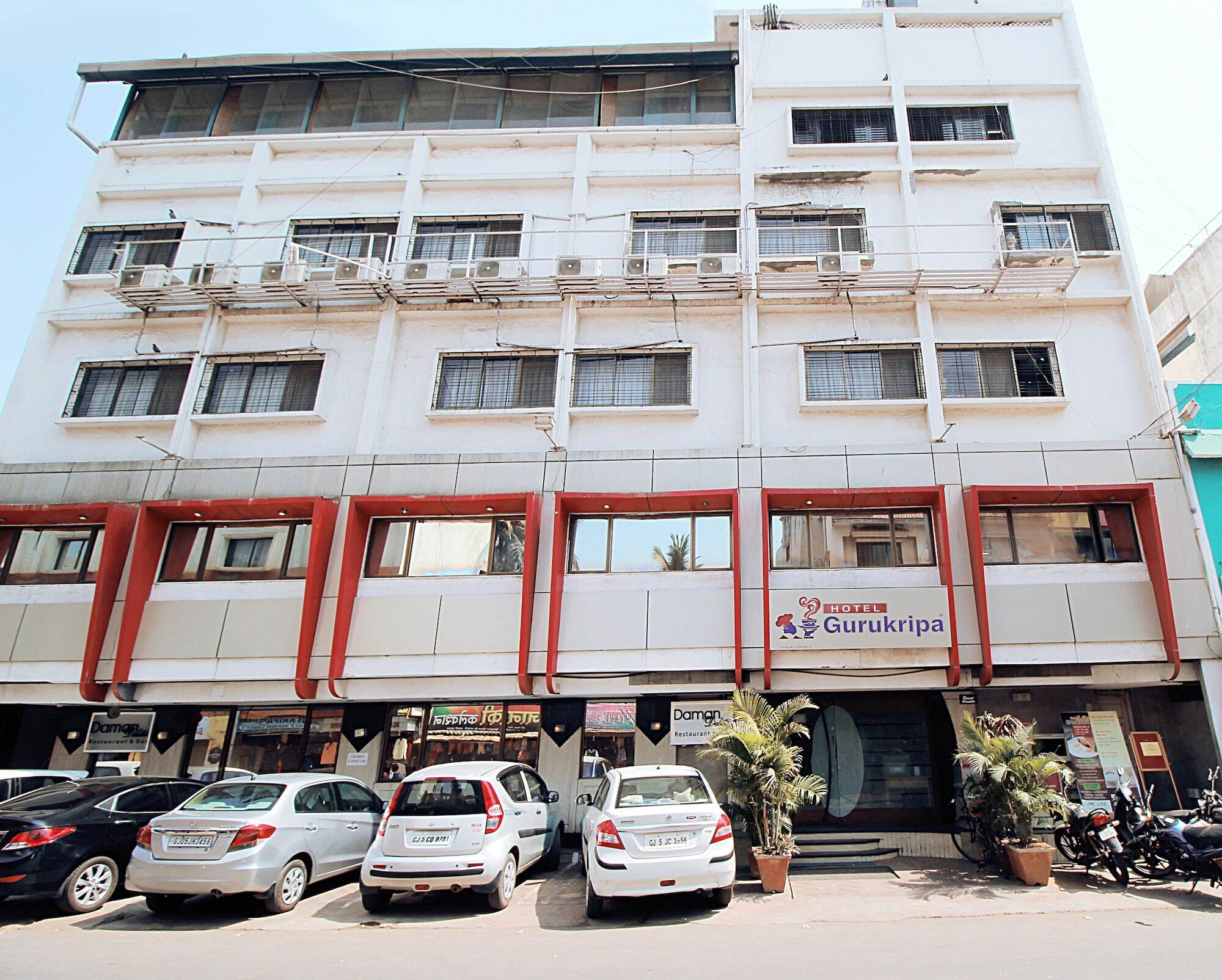 Hotel Gurukripa Daman Esterno foto