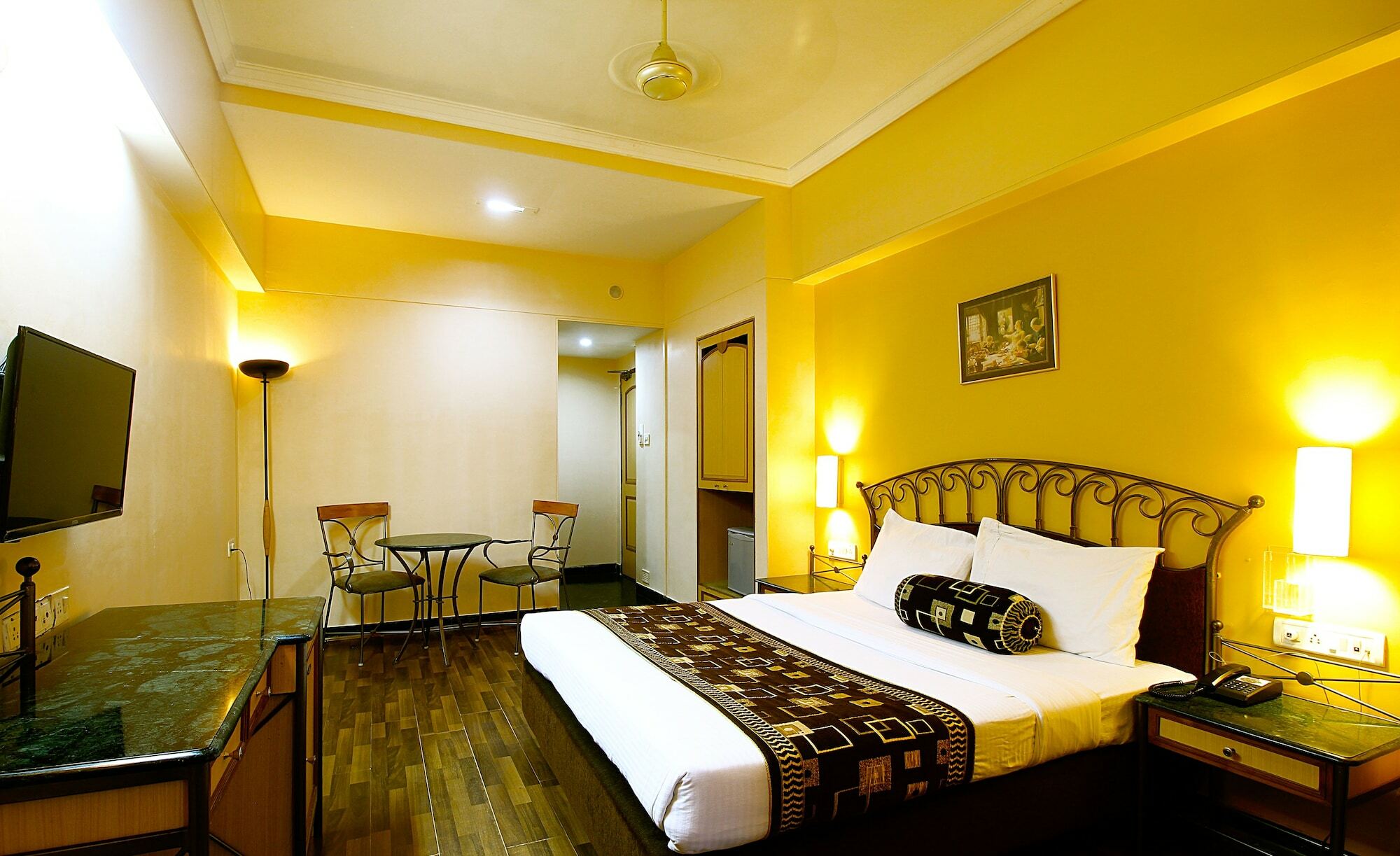 Hotel Gurukripa Daman Esterno foto
